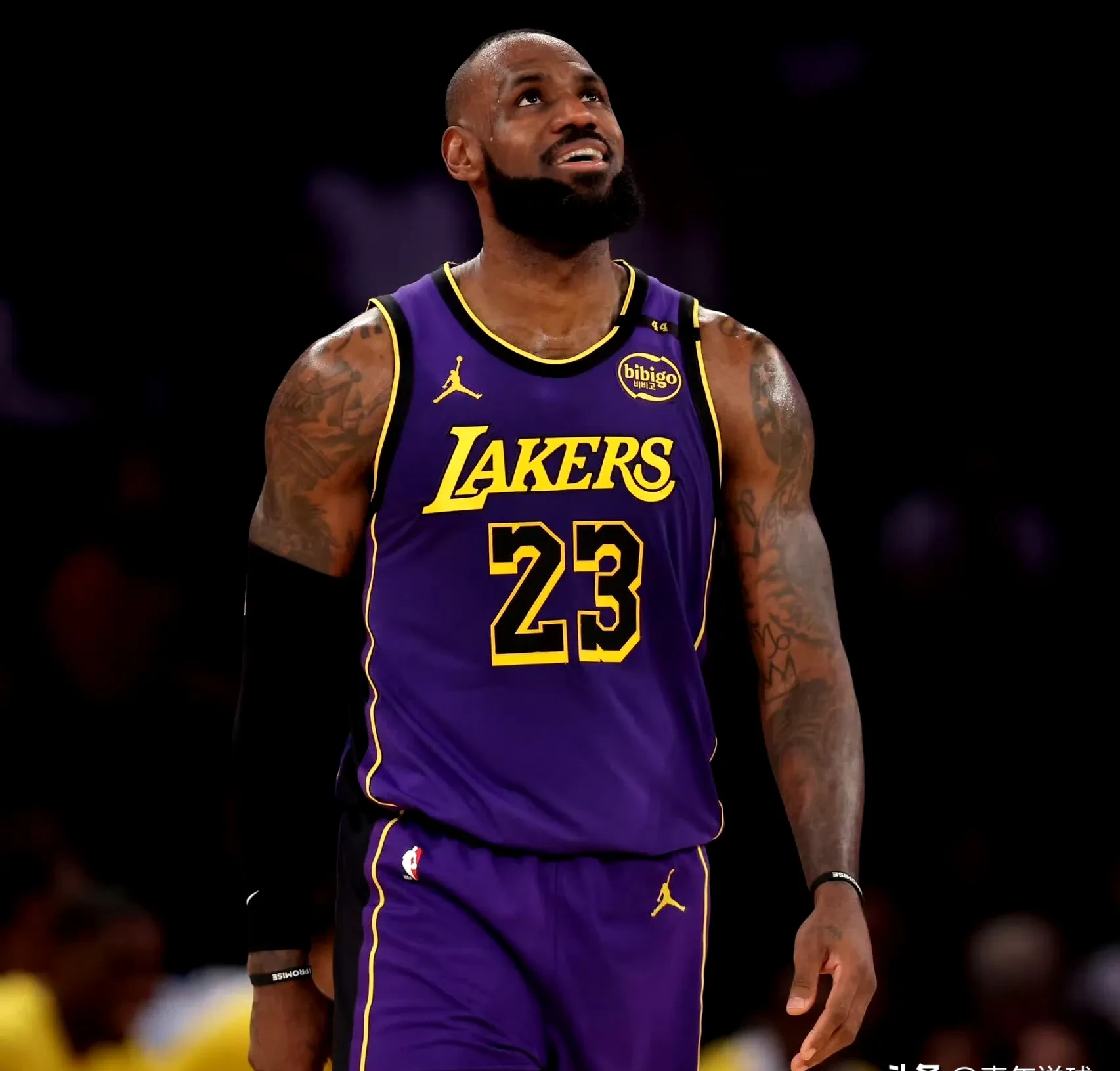 9体育-中国队前途光明！，詹姆斯新星夺冠表现突出上演精彩一战(詹姆斯为什么没有最佳防守)