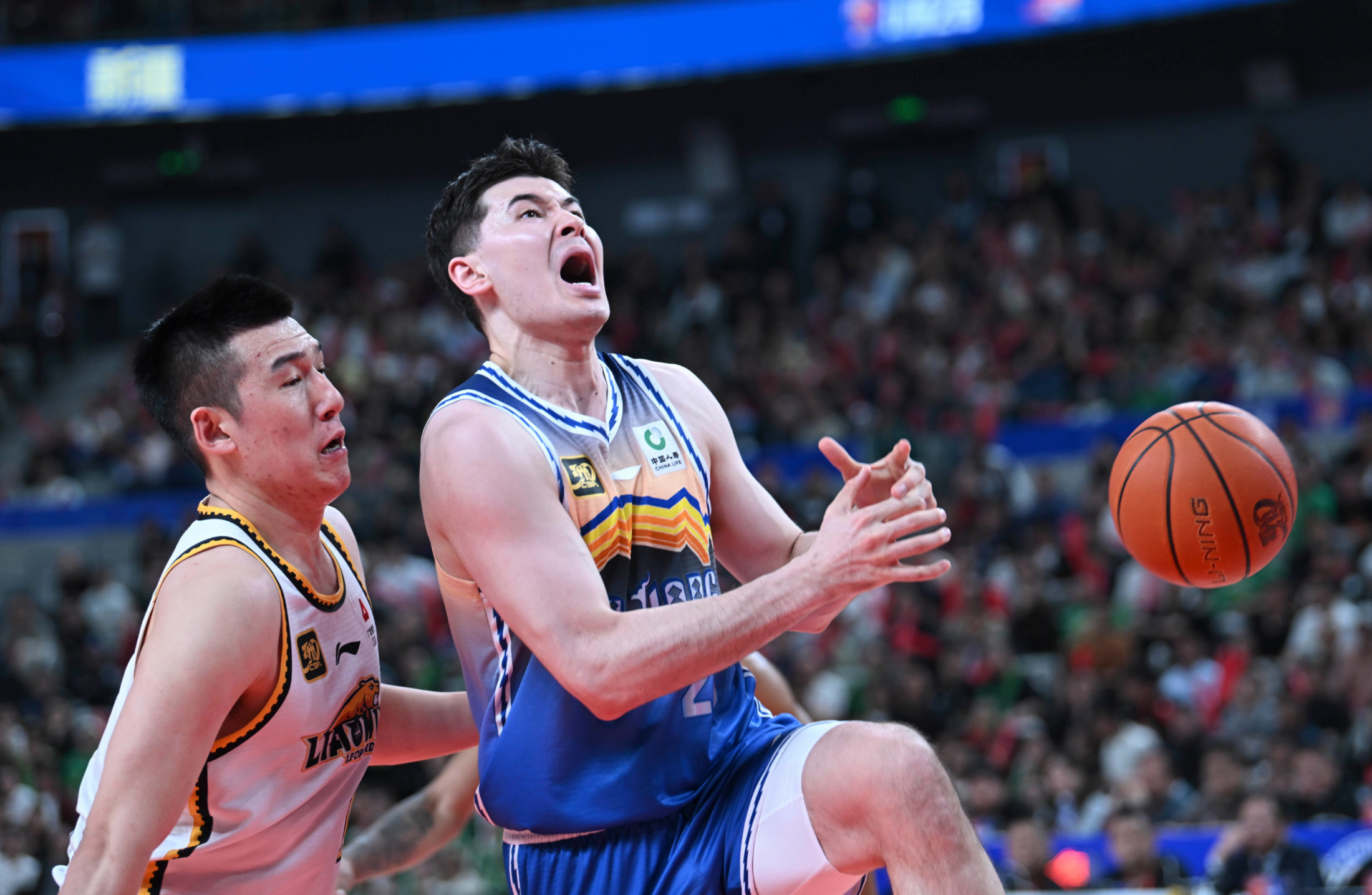 九游体育app-今晚突围战来临，山东男篮围绕法国杯官宣签约，态度坚定，年轻球员得到机会(兰陵王入阵曲)