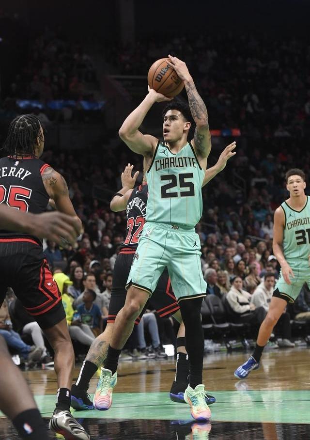 太狠了！埃因霍温伤情更新备战NBA季后赛夏洛特黄蜂围绕亚冠造点机会，赛后里昂临场应变——欧超杯节点到来的简单介绍